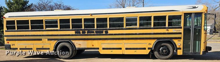 image for item DM1581 2000 Bluebird TC2000 school bus