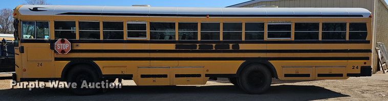 image for item DM1581 2000 Bluebird TC2000 school bus