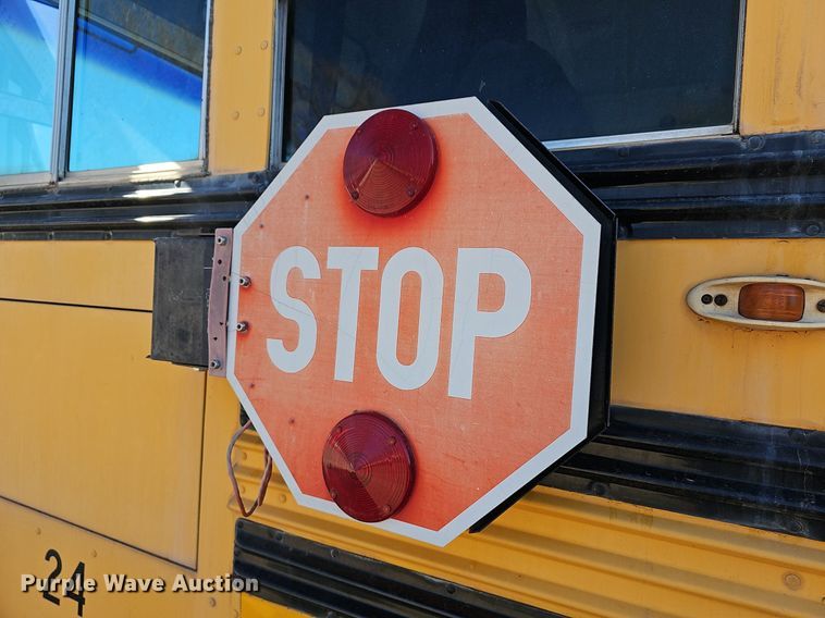 image for item DM1581 2000 Bluebird TC2000 school bus