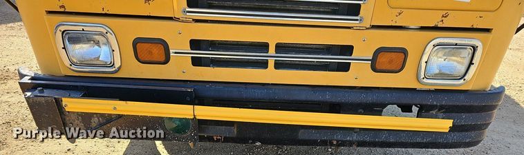 image for item DM1581 2000 Bluebird TC2000 school bus