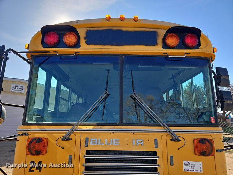 image for item DM1581 2000 Bluebird TC2000 school bus