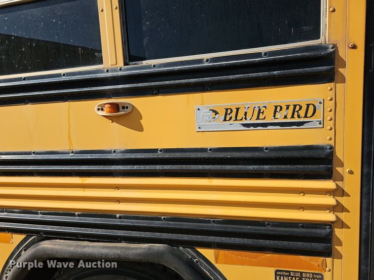 image for item DM1581 2000 Bluebird TC2000 school bus