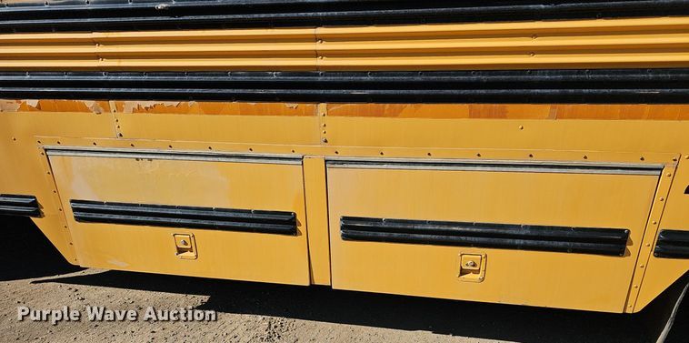 image for item DM1581 2000 Bluebird TC2000 school bus