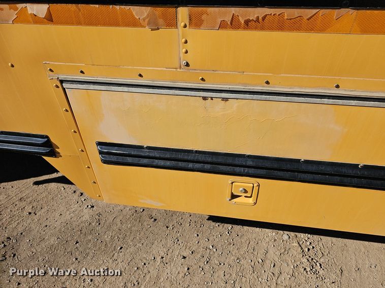 image for item DM1581 2000 Bluebird TC2000 school bus