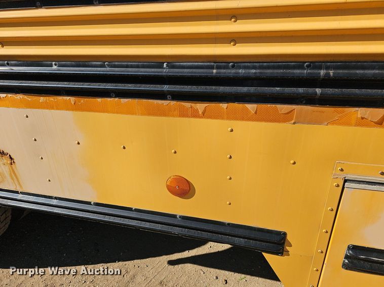 image for item DM1581 2000 Bluebird TC2000 school bus