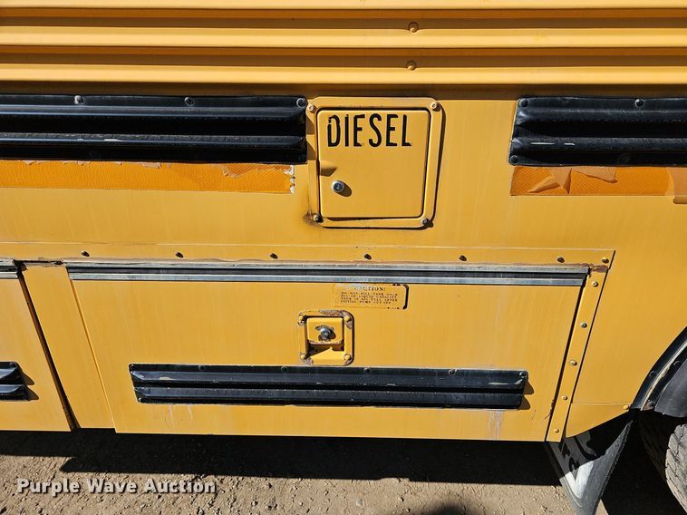 image for item DM1581 2000 Bluebird TC2000 school bus