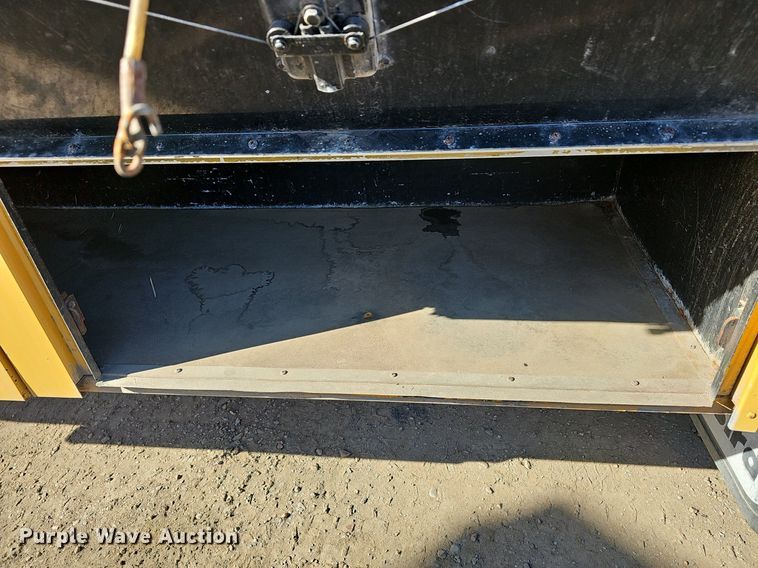 image for item DM1581 2000 Bluebird TC2000 school bus