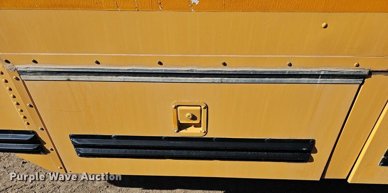 image for item DM1581 2000 Bluebird TC2000 school bus