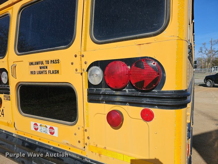 image for item DM1581 2000 Bluebird TC2000 school bus