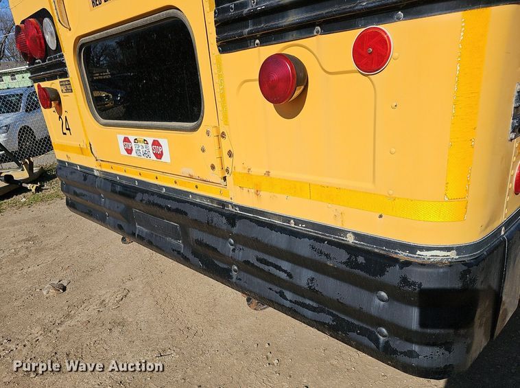 image for item DM1581 2000 Bluebird TC2000 school bus