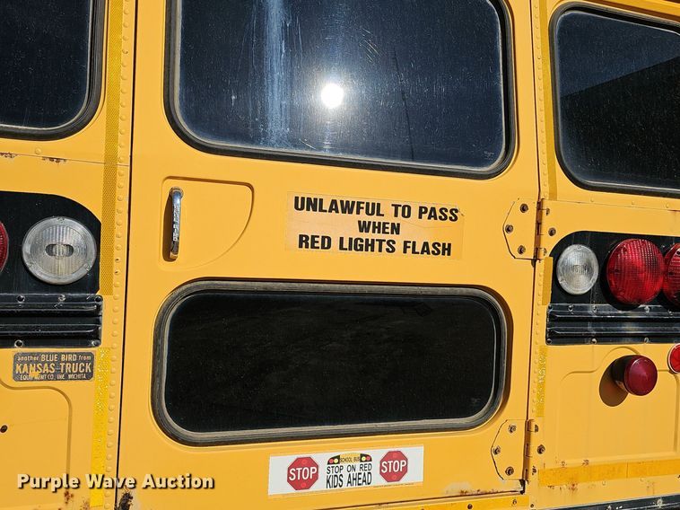image for item DM1581 2000 Bluebird TC2000 school bus