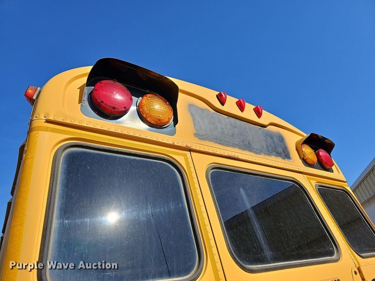 image for item DM1581 2000 Bluebird TC2000 school bus