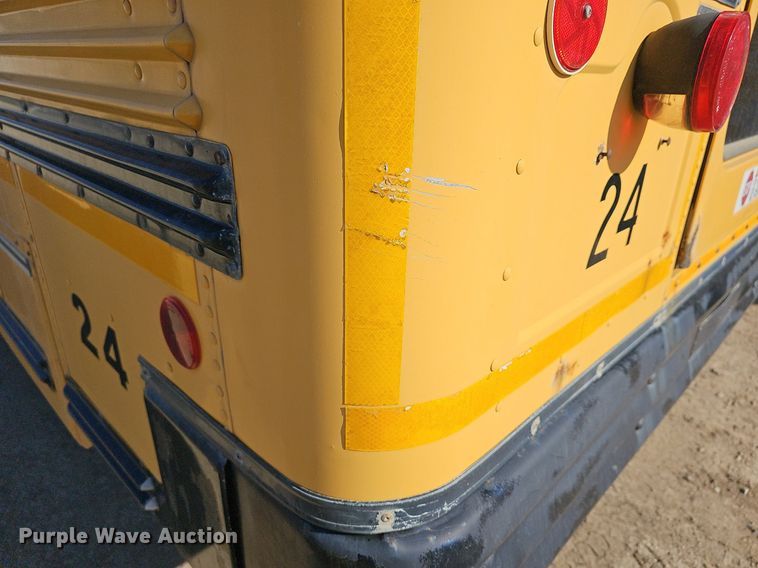 image for item DM1581 2000 Bluebird TC2000 school bus