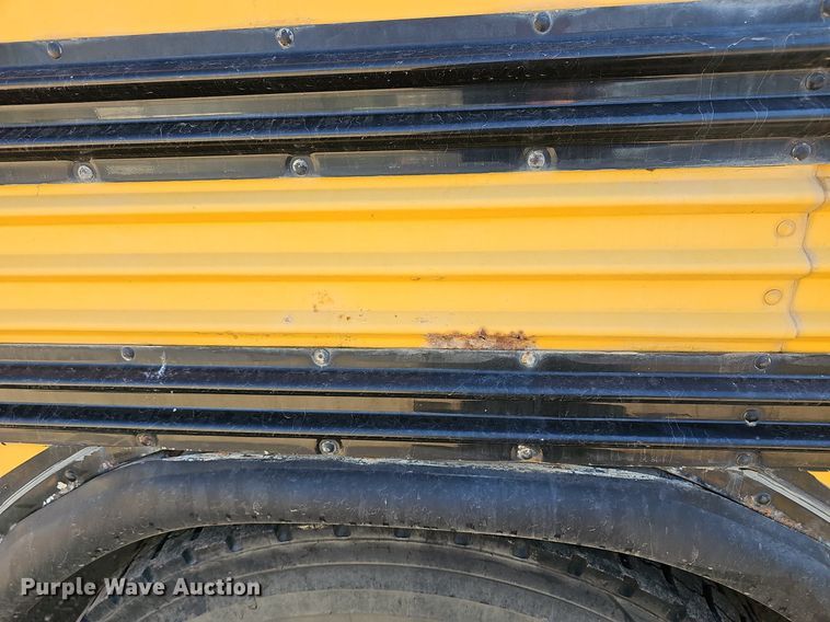 image for item DM1581 2000 Bluebird TC2000 school bus