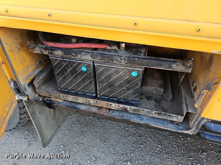 image for item DM1581 2000 Bluebird TC2000 school bus