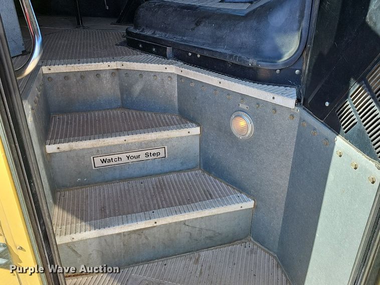 image for item DM1581 2000 Bluebird TC2000 school bus