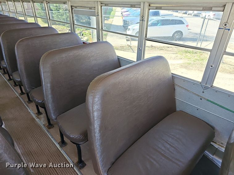 image for item DM1581 2000 Bluebird TC2000 school bus