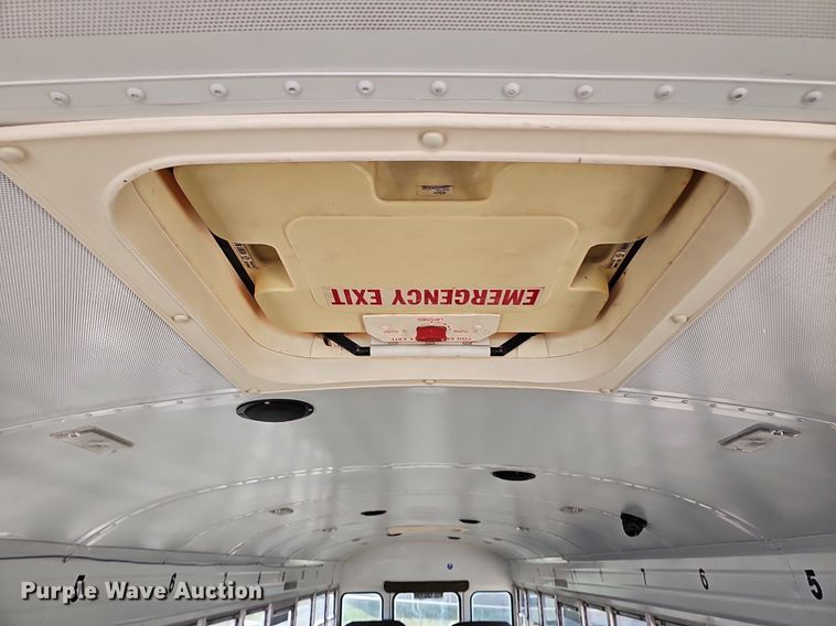 image for item DM1581 2000 Bluebird TC2000 school bus