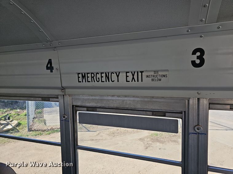 image for item DM1581 2000 Bluebird TC2000 school bus