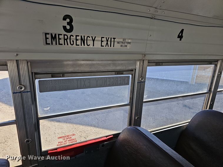 image for item DM1581 2000 Bluebird TC2000 school bus