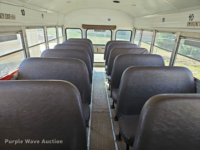 image for item DM1581 2000 Bluebird TC2000 school bus