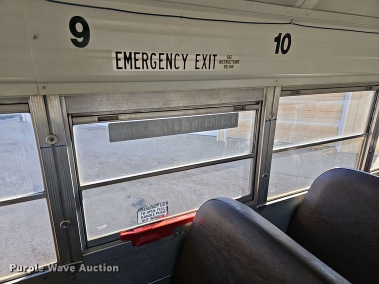 image for item DM1581 2000 Bluebird TC2000 school bus