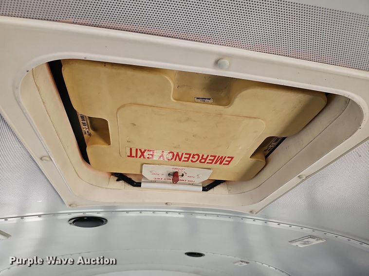 image for item DM1581 2000 Bluebird TC2000 school bus