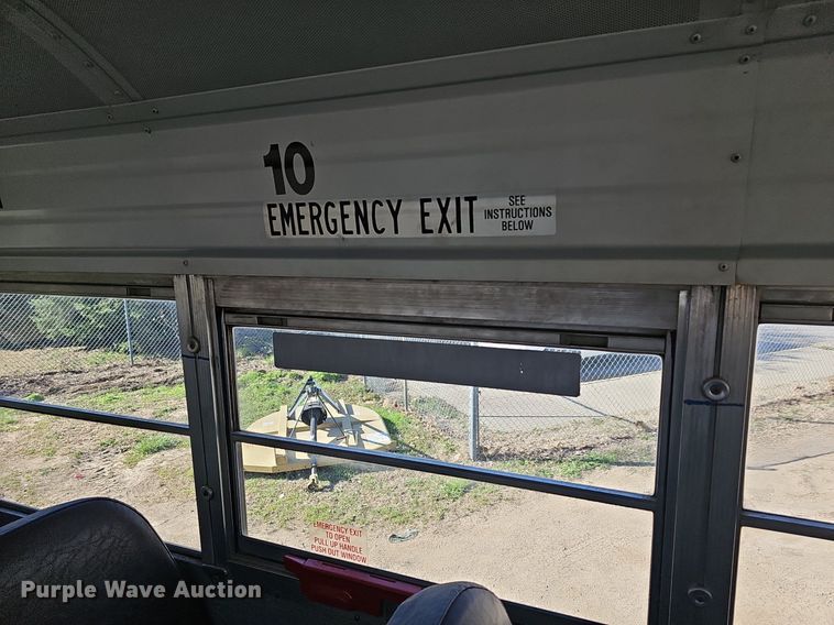 image for item DM1581 2000 Bluebird TC2000 school bus