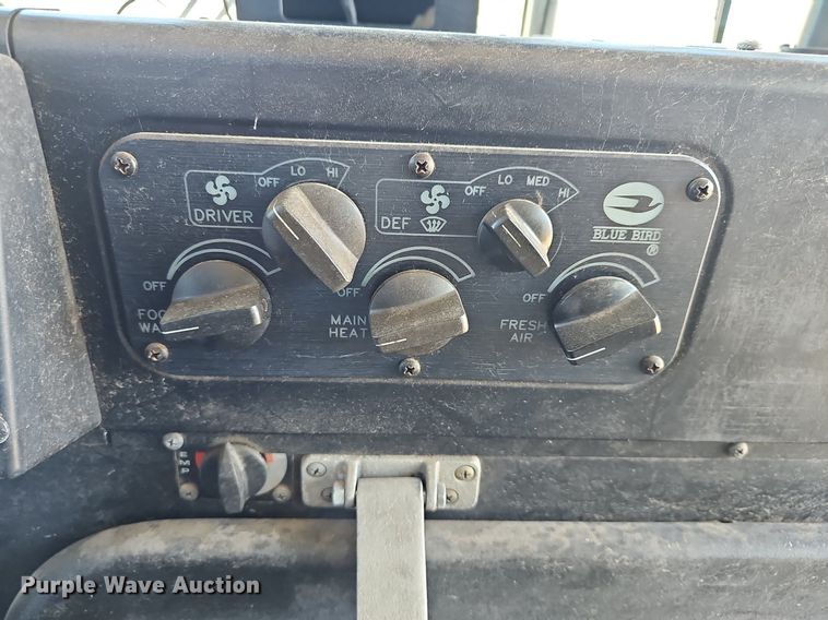 image for item DM1581 2000 Bluebird TC2000 school bus