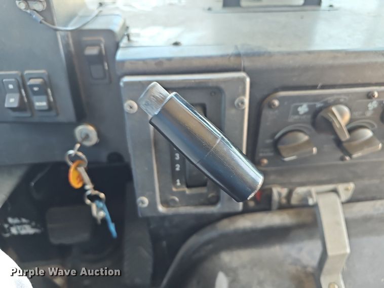 image for item DM1581 2000 Bluebird TC2000 school bus