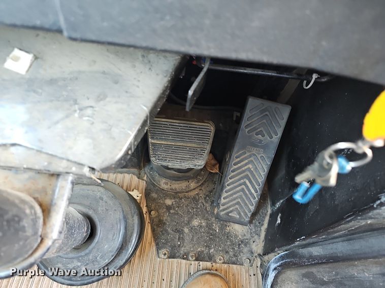 image for item DM1581 2000 Bluebird TC2000 school bus