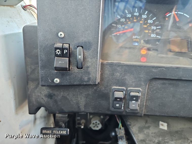 image for item DM1581 2000 Bluebird TC2000 school bus