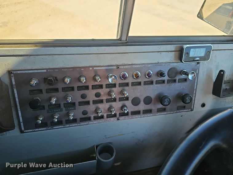 image for item DM1581 2000 Bluebird TC2000 school bus