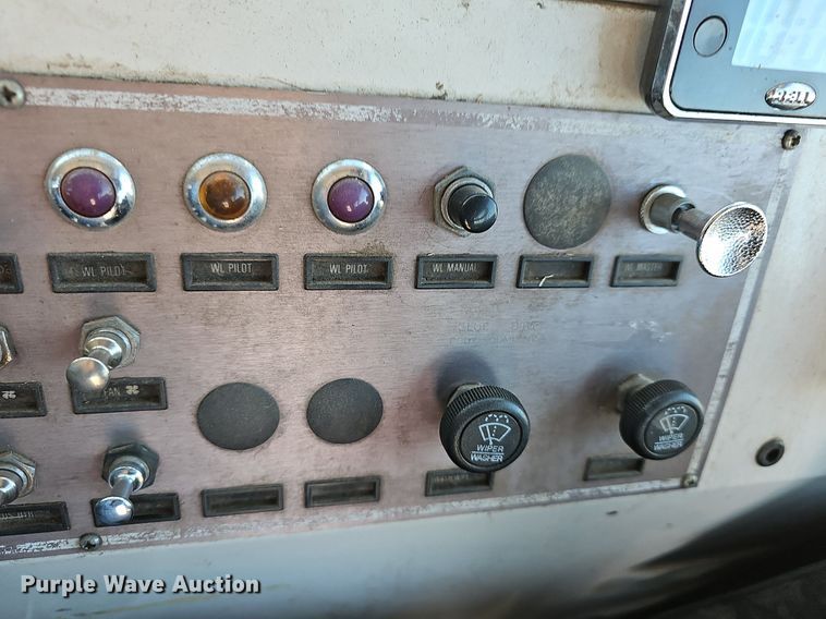 image for item DM1581 2000 Bluebird TC2000 school bus