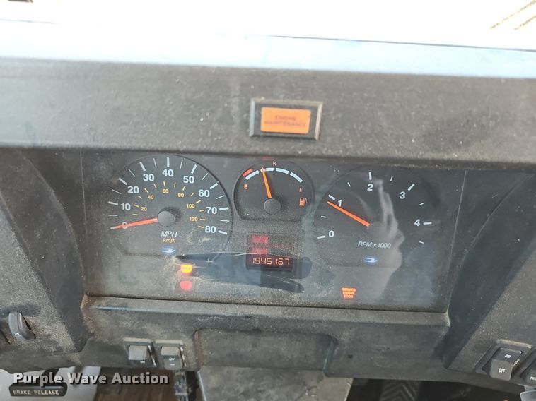 image for item DM1581 2000 Bluebird TC2000 school bus