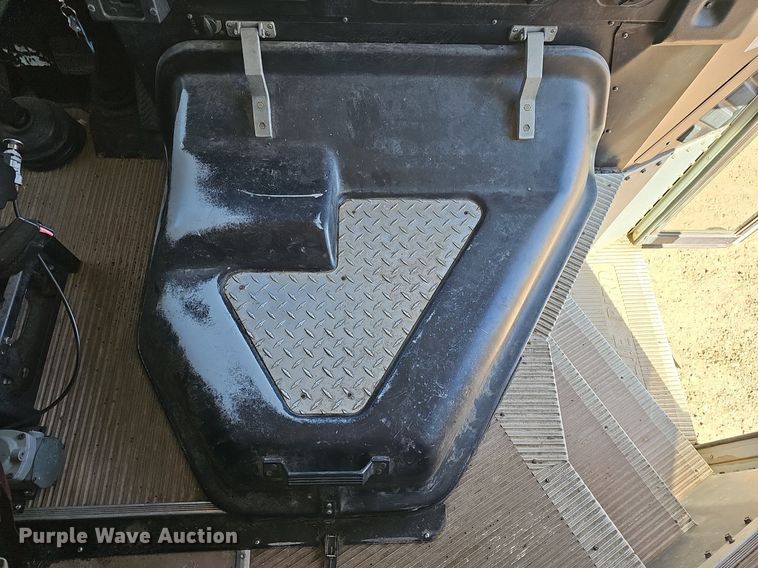 image for item DM1581 2000 Bluebird TC2000 school bus