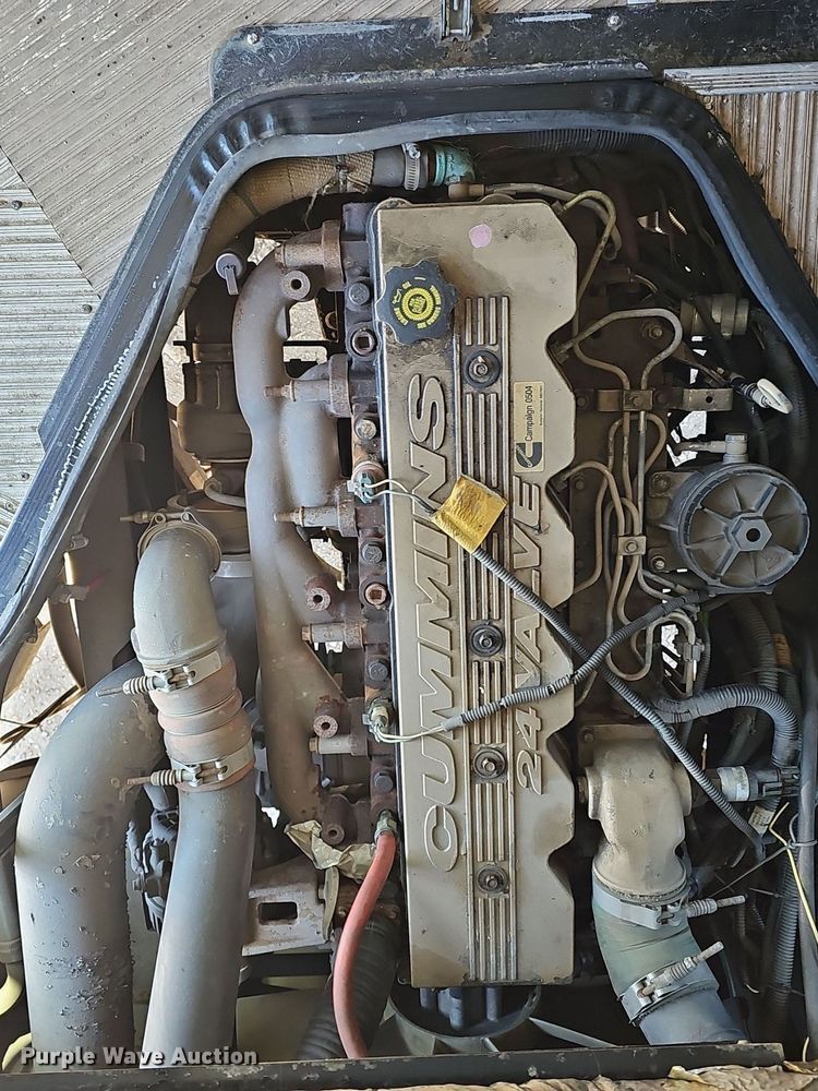 image for item DM1581 2000 Bluebird TC2000 school bus