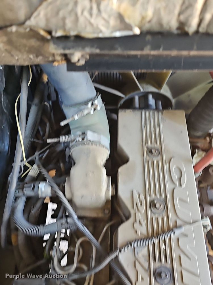 image for item DM1581 2000 Bluebird TC2000 school bus