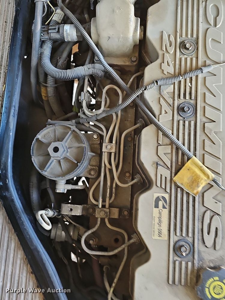 image for item DM1581 2000 Bluebird TC2000 school bus