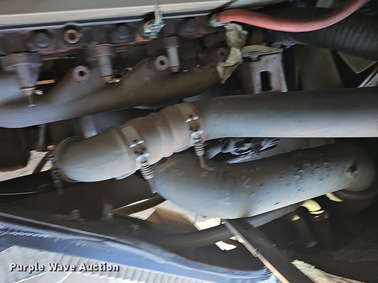 image for item DM1581 2000 Bluebird TC2000 school bus