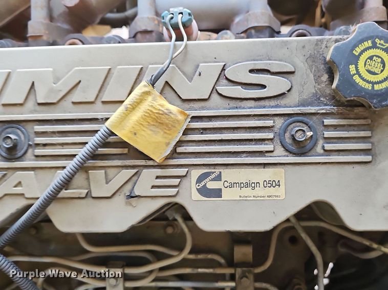 image for item DM1581 2000 Bluebird TC2000 school bus