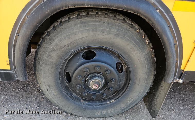 image for item DM1581 2000 Bluebird TC2000 school bus