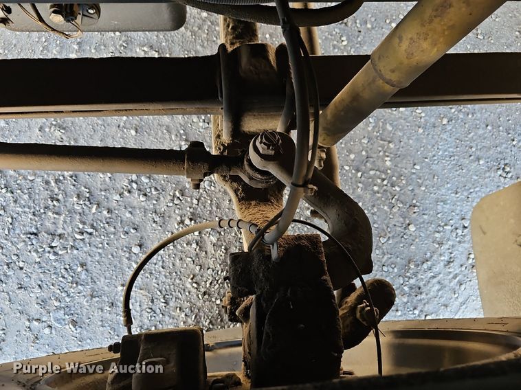 image for item DM1581 2000 Bluebird TC2000 school bus