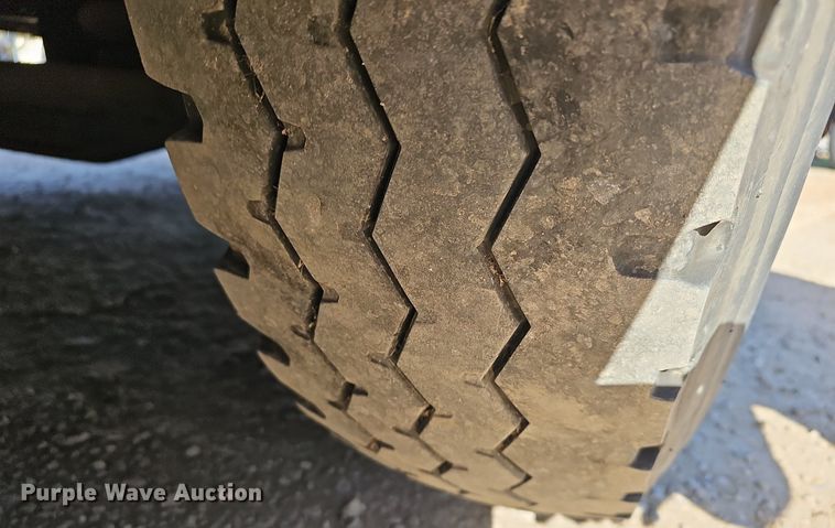 image for item DM1581 2000 Bluebird TC2000 school bus