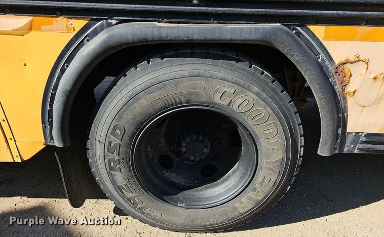 image for item DM1581 2000 Bluebird TC2000 school bus