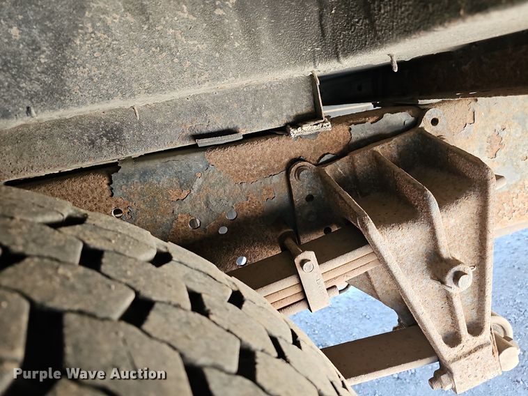 image for item DM1581 2000 Bluebird TC2000 school bus