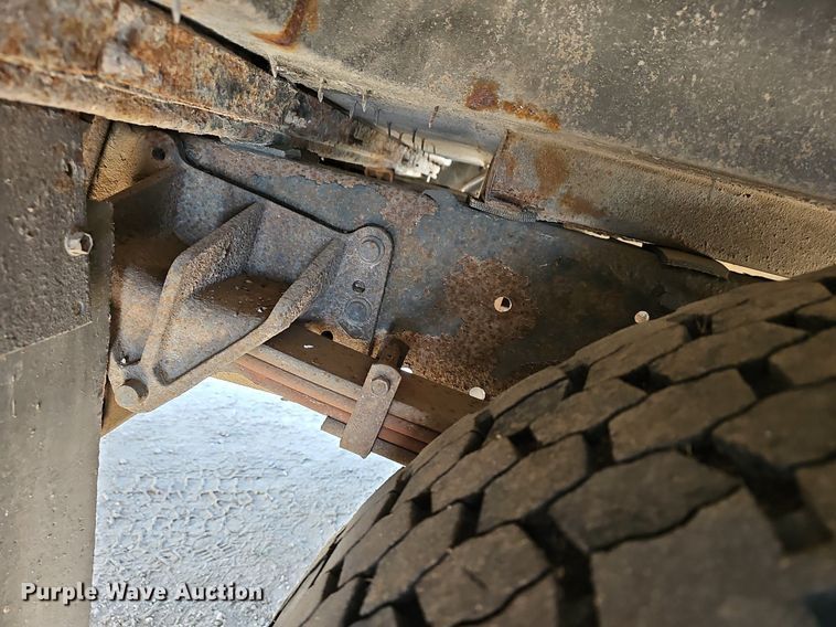 image for item DM1581 2000 Bluebird TC2000 school bus