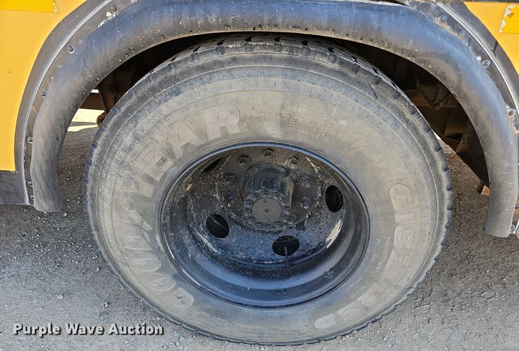 image for item DM1581 2000 Bluebird TC2000 school bus