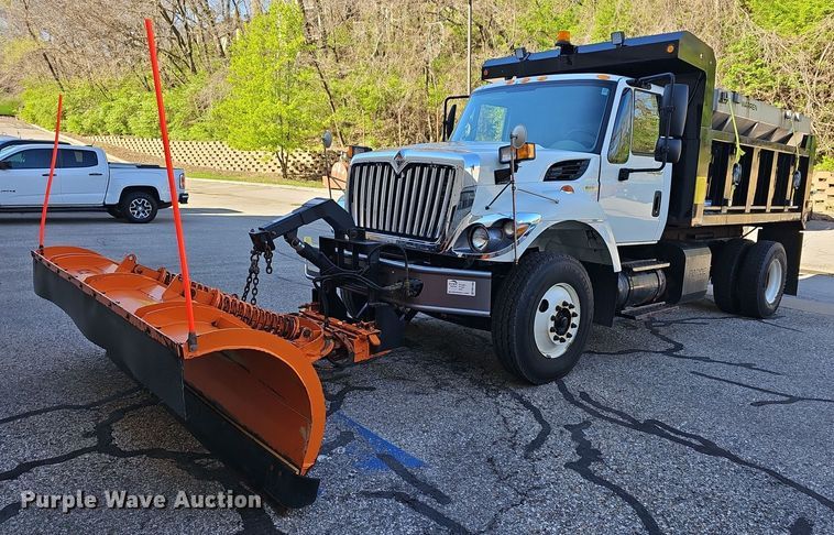 image for item DM1586 2010 International  WorkStar 7300 dump truck