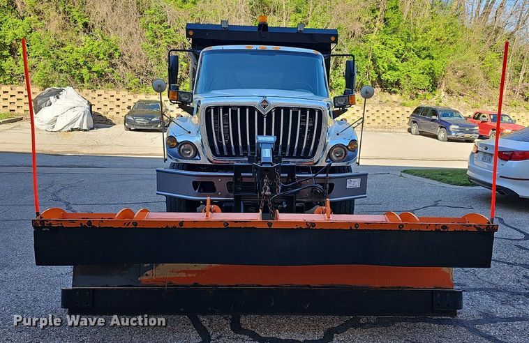 image for item DM1586 2010 International  WorkStar 7300 dump truck